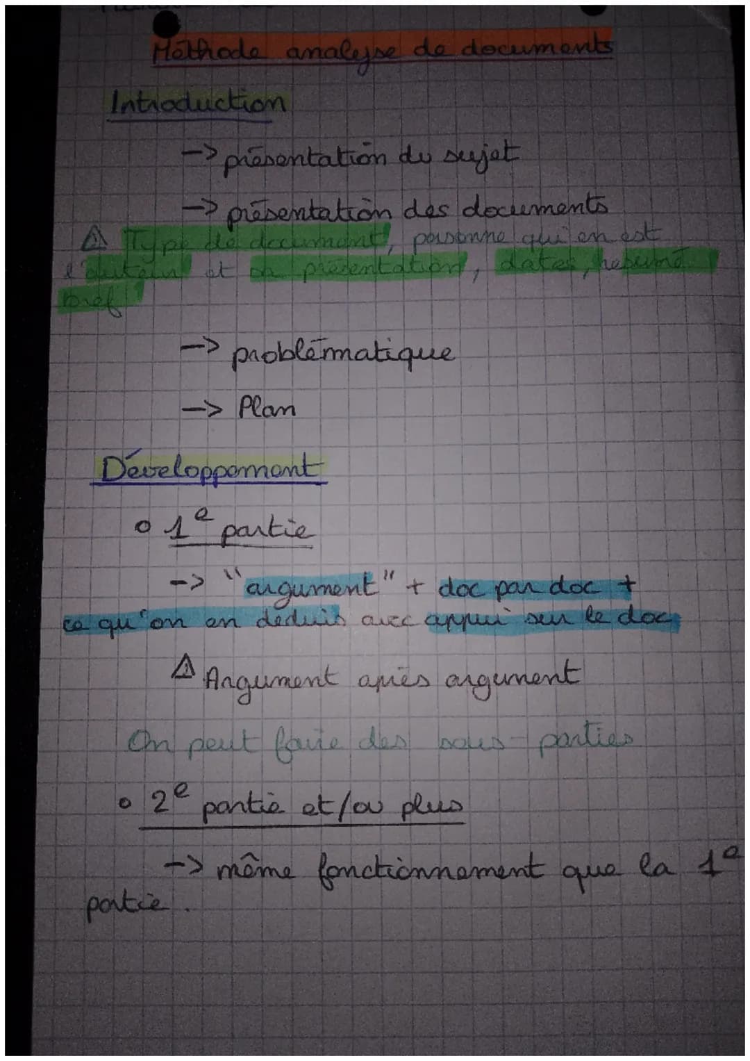 Methode analyse de documents
Introduction
A
l'de
bref
-> problématique
->Plan
Developpement
01 partie
có gi
-présentation du sujet.
→ présen