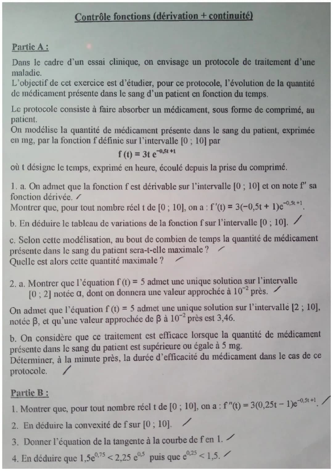 Contrôle fonctions (dérivation + continuité)
Partie A:
Dans le cadre d'un essai clinique, on envisage un protocole de traitement d'une
malad