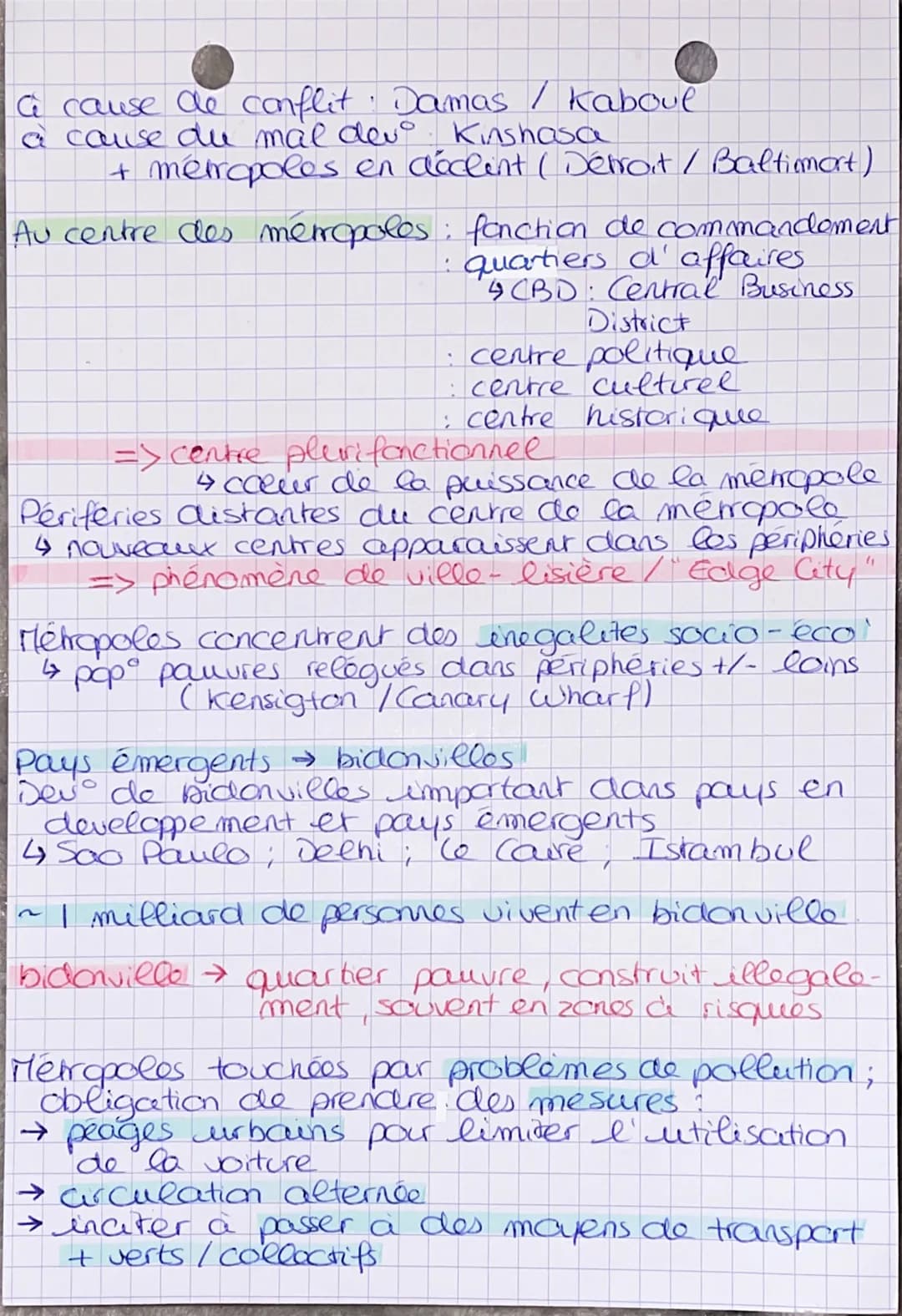 G
Thm - Chpt 1
+ de moitié de papo mondiale vie en ville
métropolisation → concentration des Hommes et activites
dans les grandes villes.
né