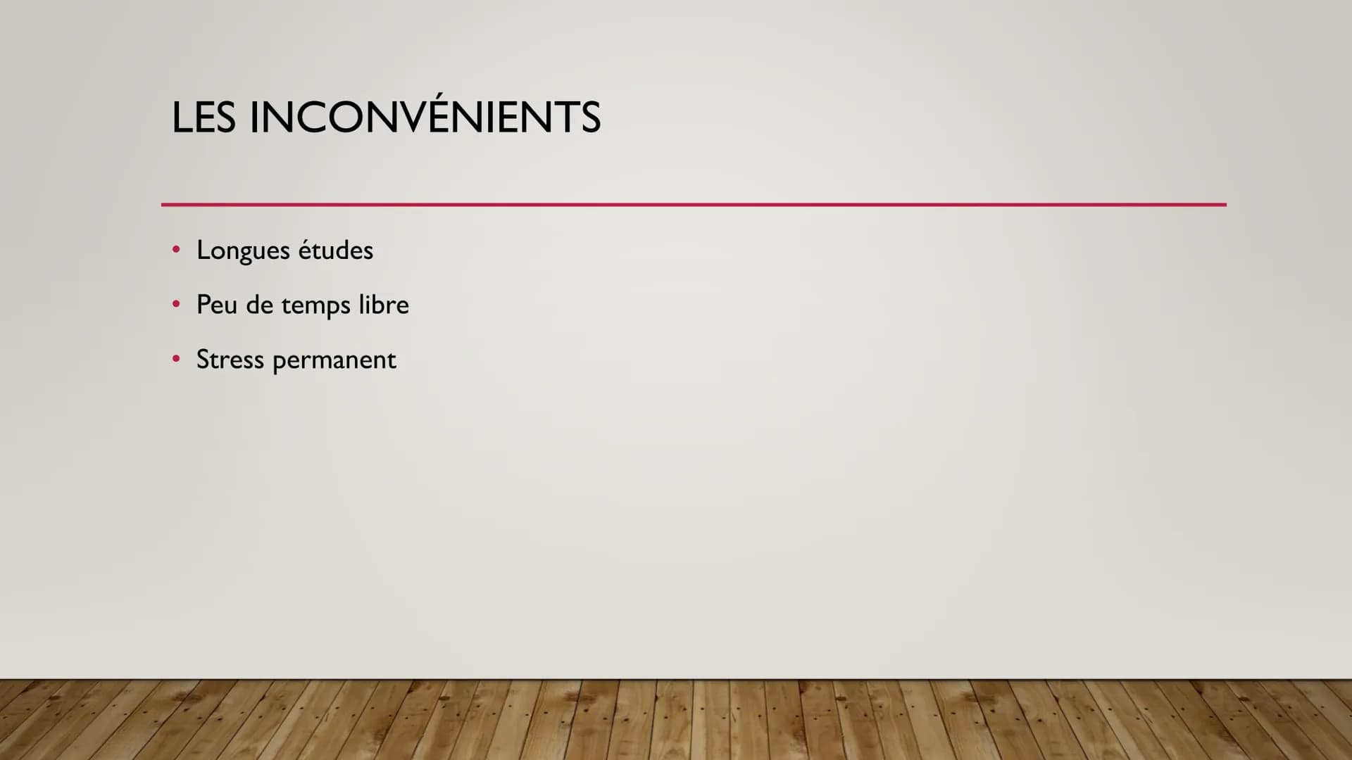 AVOCAT SOMMAIRE
Le métier
●
• Les compétences requises
Les études
●
●
●
Le salaire
Les avantages
Les inconvénients LE METIER
En quoi consist