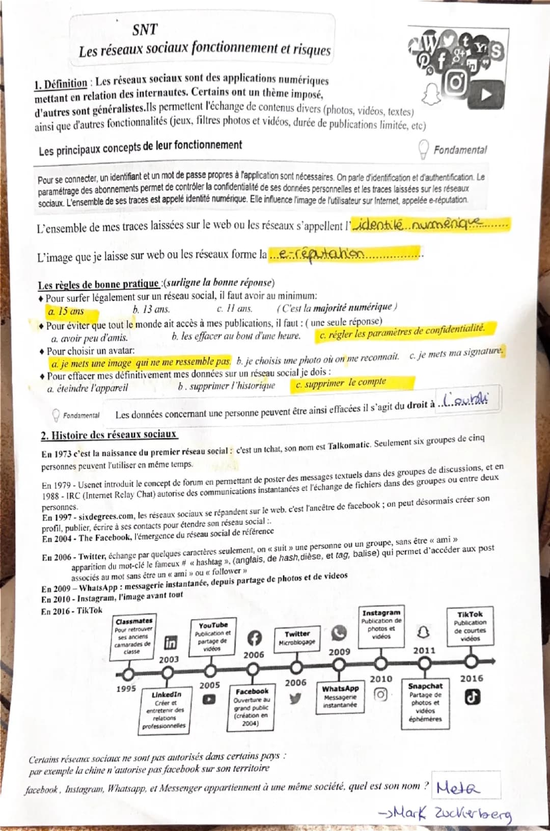 SNT
Les réseaux sociaux fonctionnement et risques
1. Définition: Les réseaux sociaux sont des applications numériques
mettant en relation de