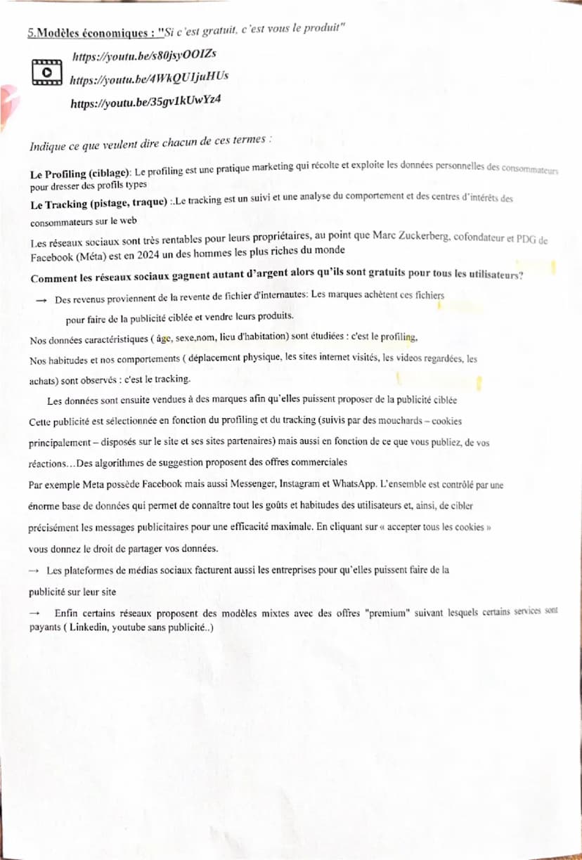 SNT
Les réseaux sociaux fonctionnement et risques
1. Définition: Les réseaux sociaux sont des applications numériques
mettant en relation de