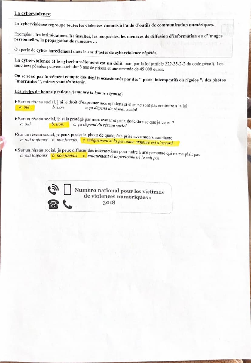 SNT
Les réseaux sociaux fonctionnement et risques
1. Définition: Les réseaux sociaux sont des applications numériques
mettant en relation de