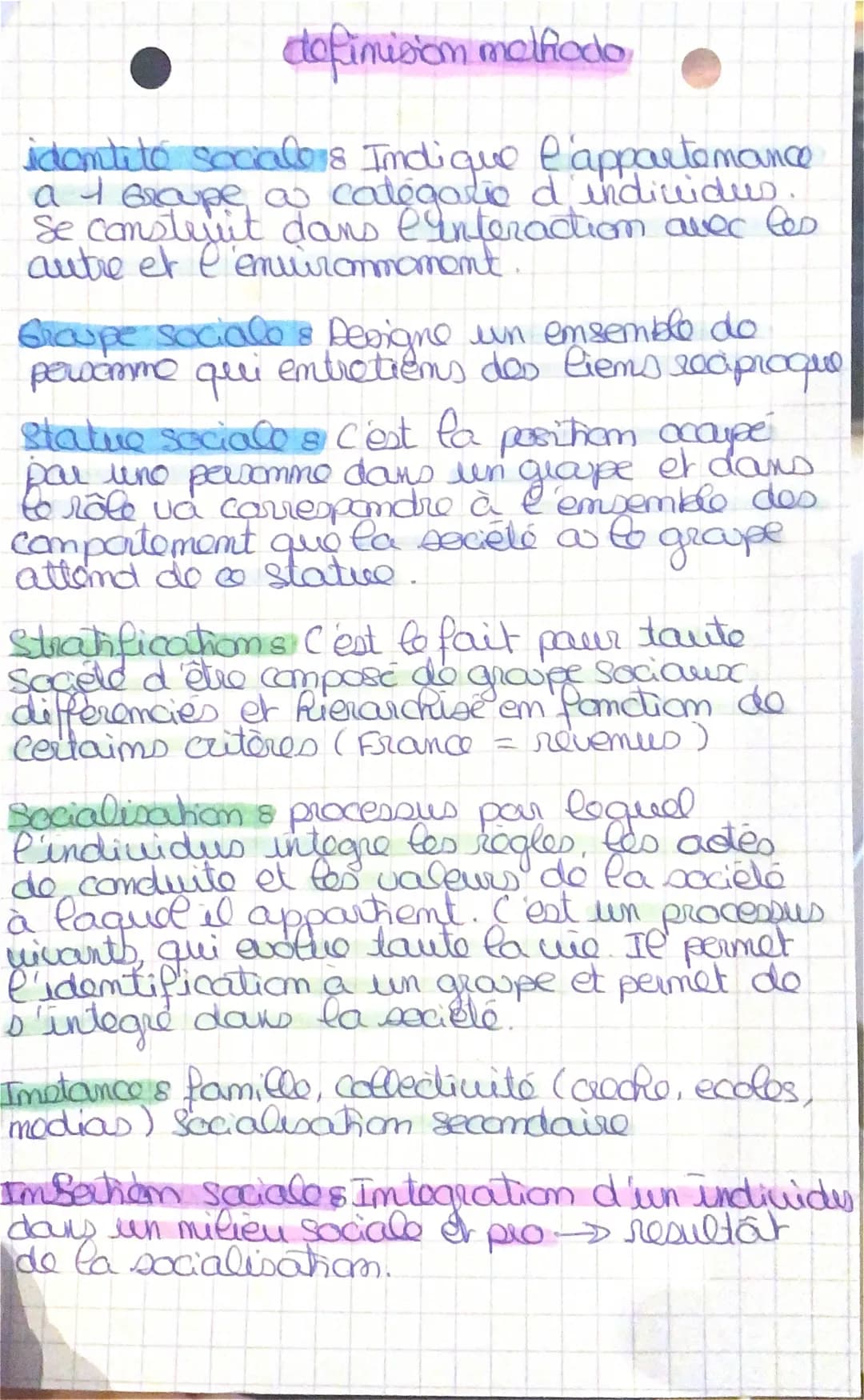 definision methodo,
identité sociales Indique l'appartenance
a I excupe as categorio d individus.
Se construit dans l'interaction avec les
a