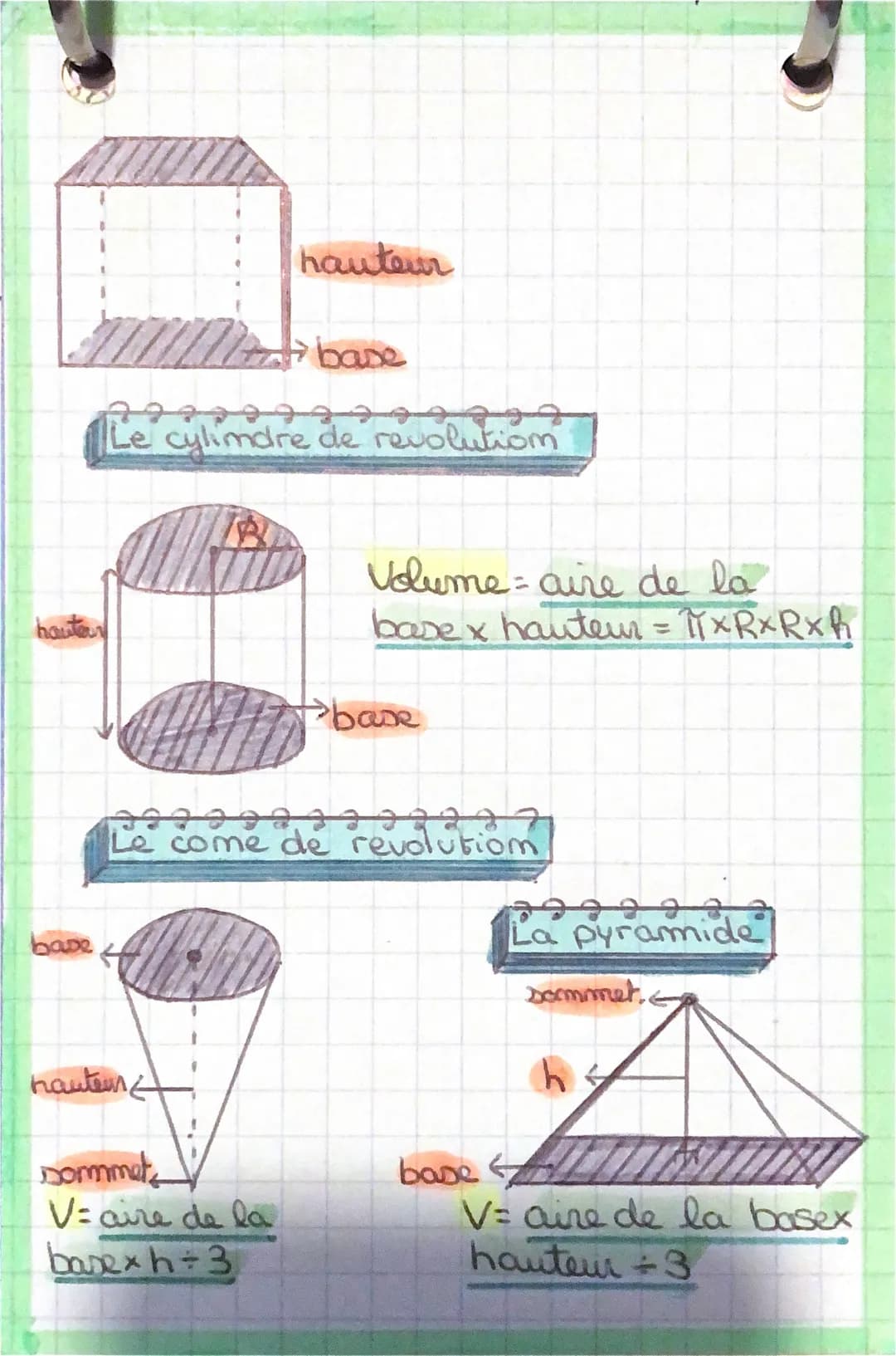 Le cube
MATHS
Volume = cxcx C
Le pave droit
e
Le prisme droit
Volume: Lxlxh
aire de la base =
base x hauteur
Volume aire de la
base x hauteu