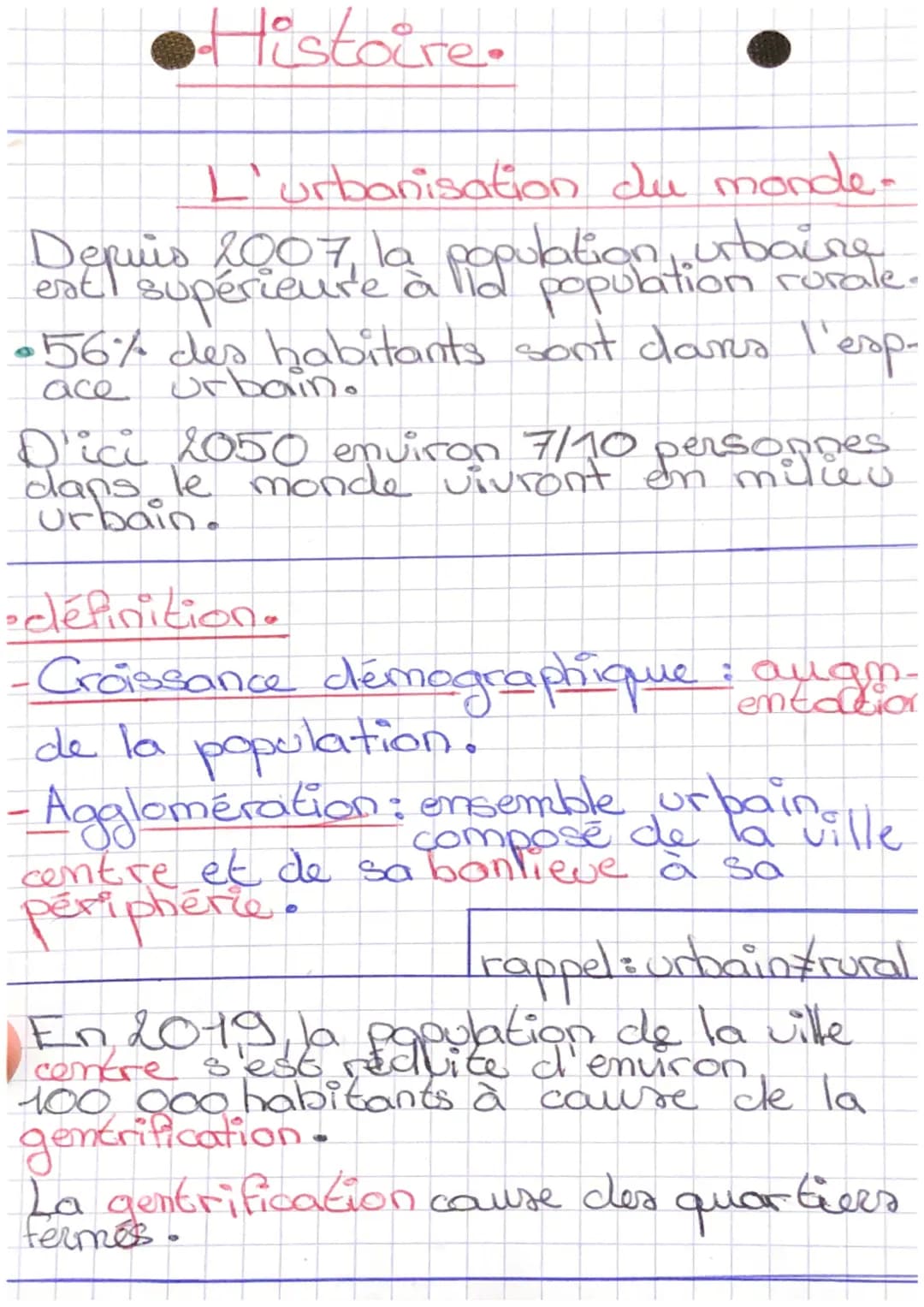 Histoire.
L'urbanisation du monde.
Depuis 2007, la population urbaine
est supérieure à
• 56% des habitants sont dans l'esp-
ace.
urbain.
D'i