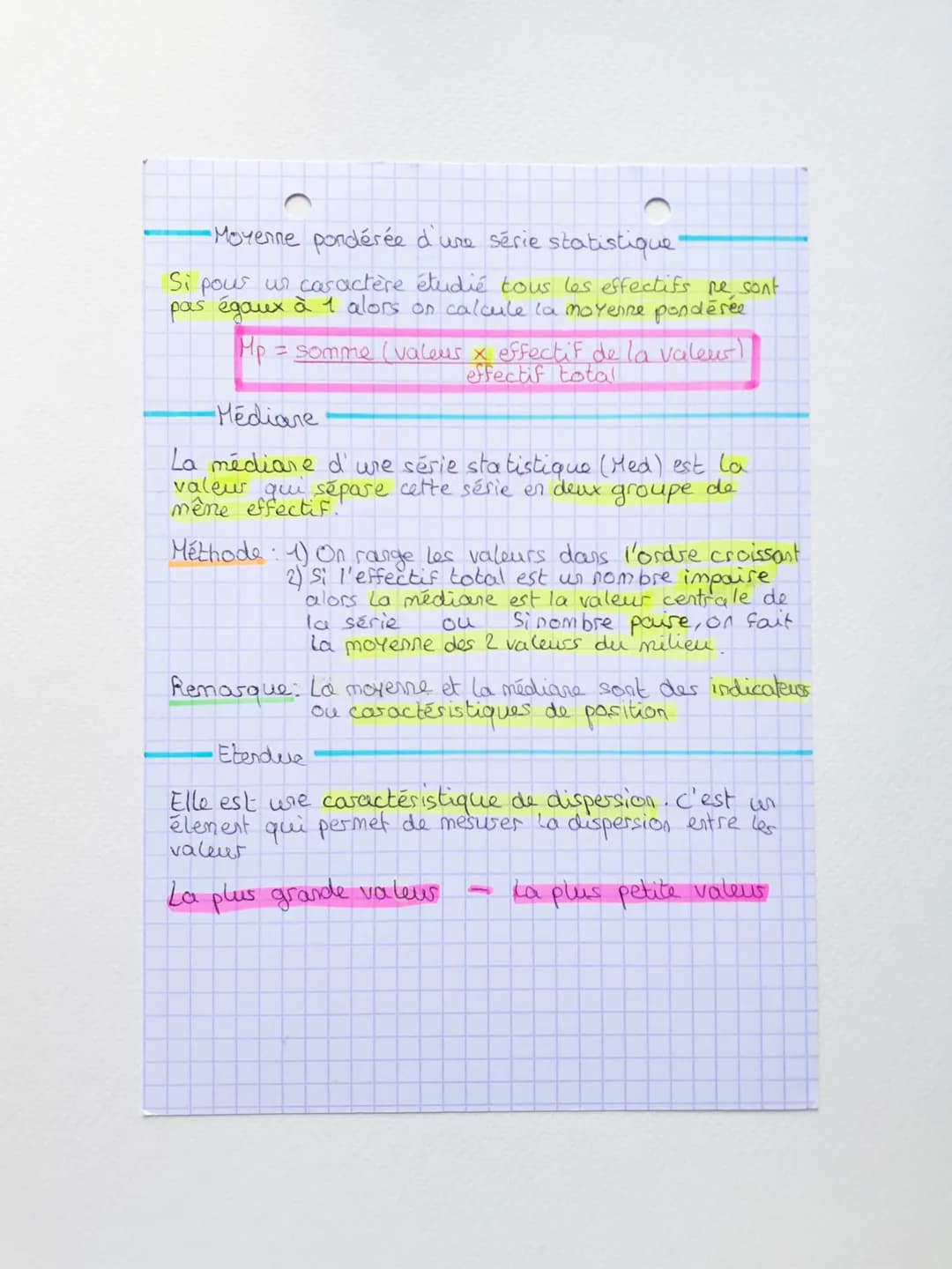 STATISTIQUES
•Effectifs et fréquence"
L'effectif d'une valeur est le nombre de fois où
cette valeur apparait dans la série
L'effectif total 