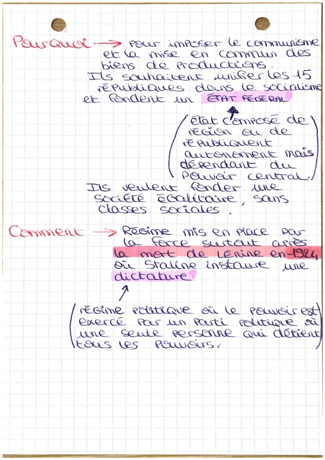 Régime Soviétique 1/2
Mise en place → octobre 1917
des récimes
révolution
menée par Lénine
envers les bolcheviks.
Contexte →→→ la Russie de 