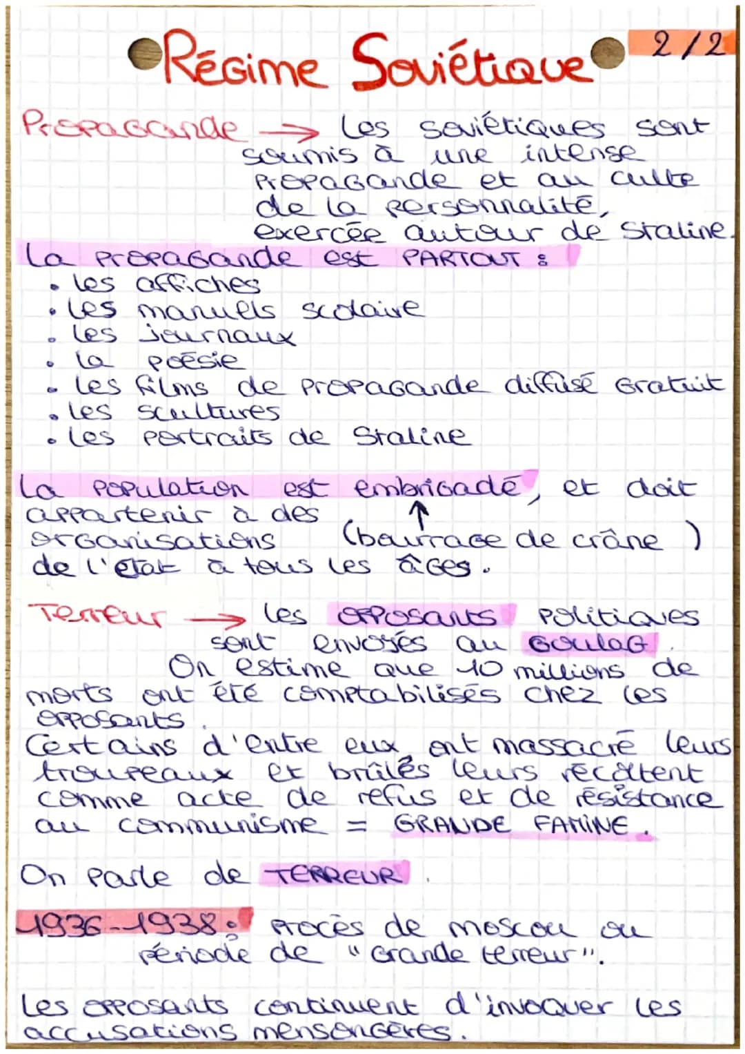 Régime Soviétique 1/2
Mise en place → octobre 1917
des récimes
révolution
menée par Lénine
envers les bolcheviks.
Contexte →→→ la Russie de 