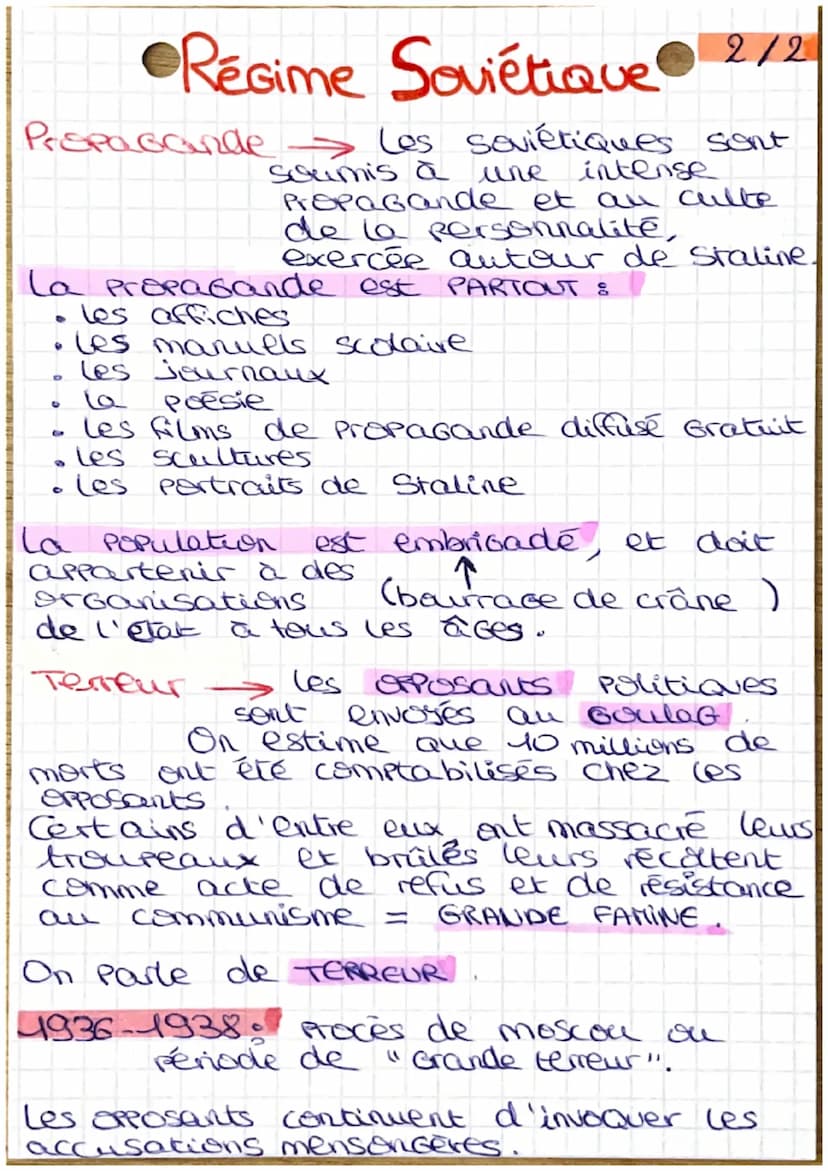 Régime Soviétique 1/2
Mise en place → octobre 1917
des récimes
révolution
menée par Lénine
envers les bolcheviks.
Contexte →→→ la Russie de 