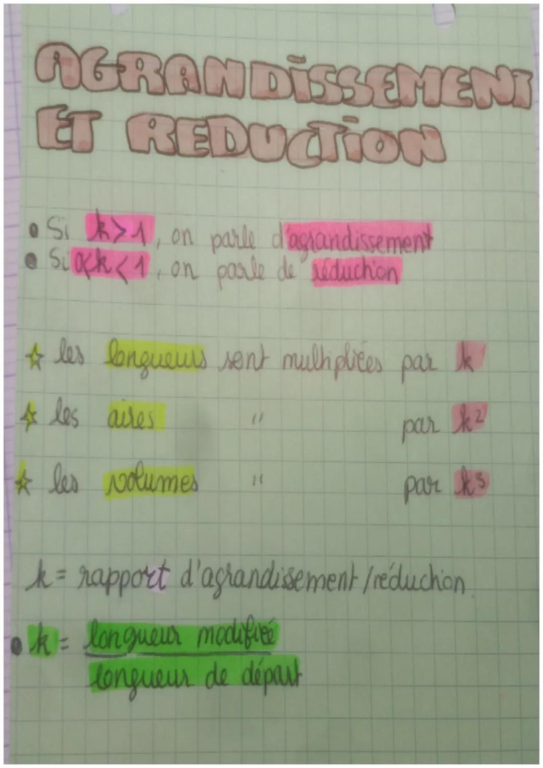 # MATHS

# RACINE CARRÉE

*   52=25 25 est le carré (parfait) de 5
*   √25 = 5 5 est la racine carrée de 25
*   (√72)=7

# DISTRIBUTIVITE

C
