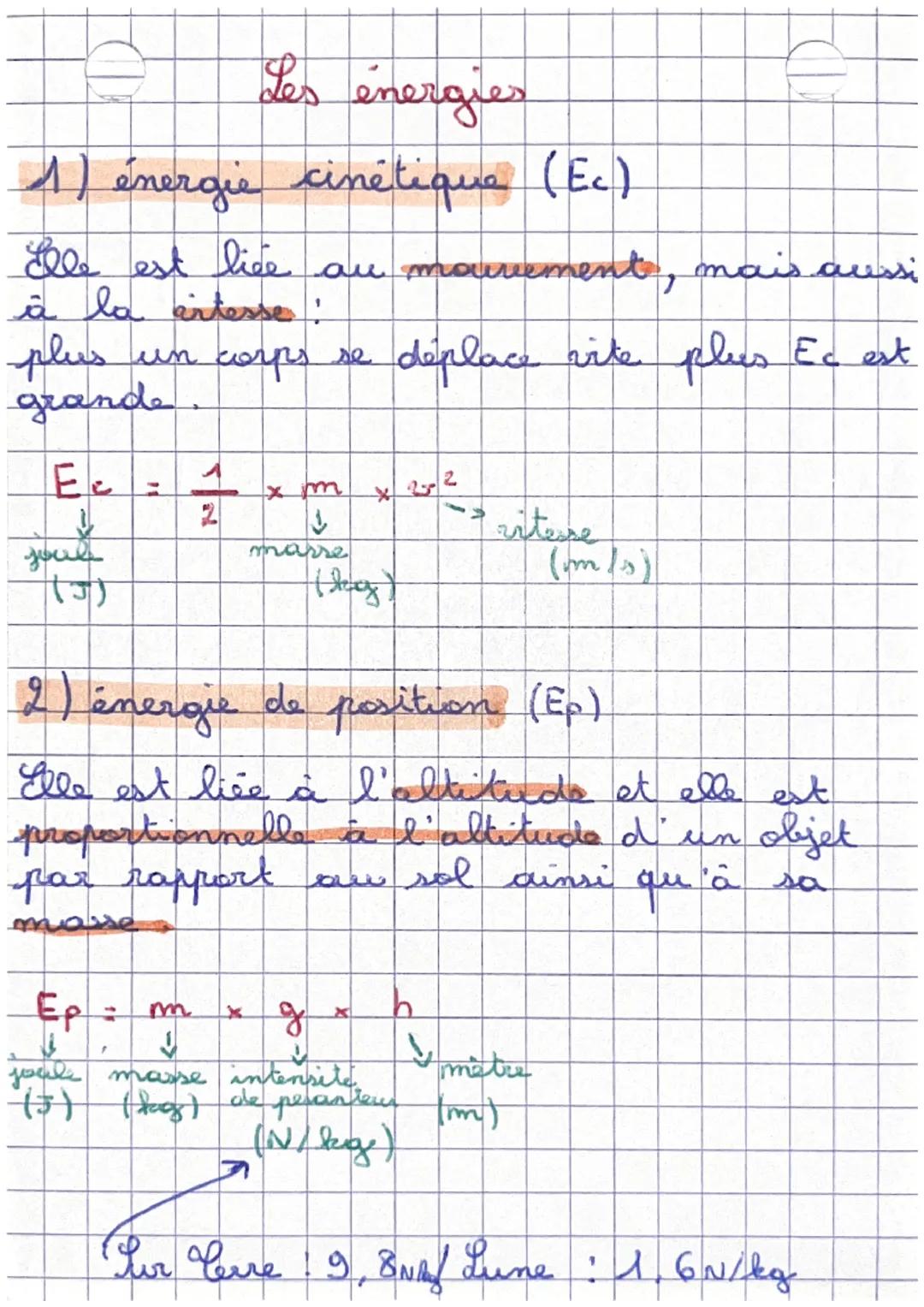 Les énergies

1) énergie cinétique (Ec)

Elle est lice au mouvement, mais aussi
à la artesse!
plus un corps se déplace vite plus Ec est
gran