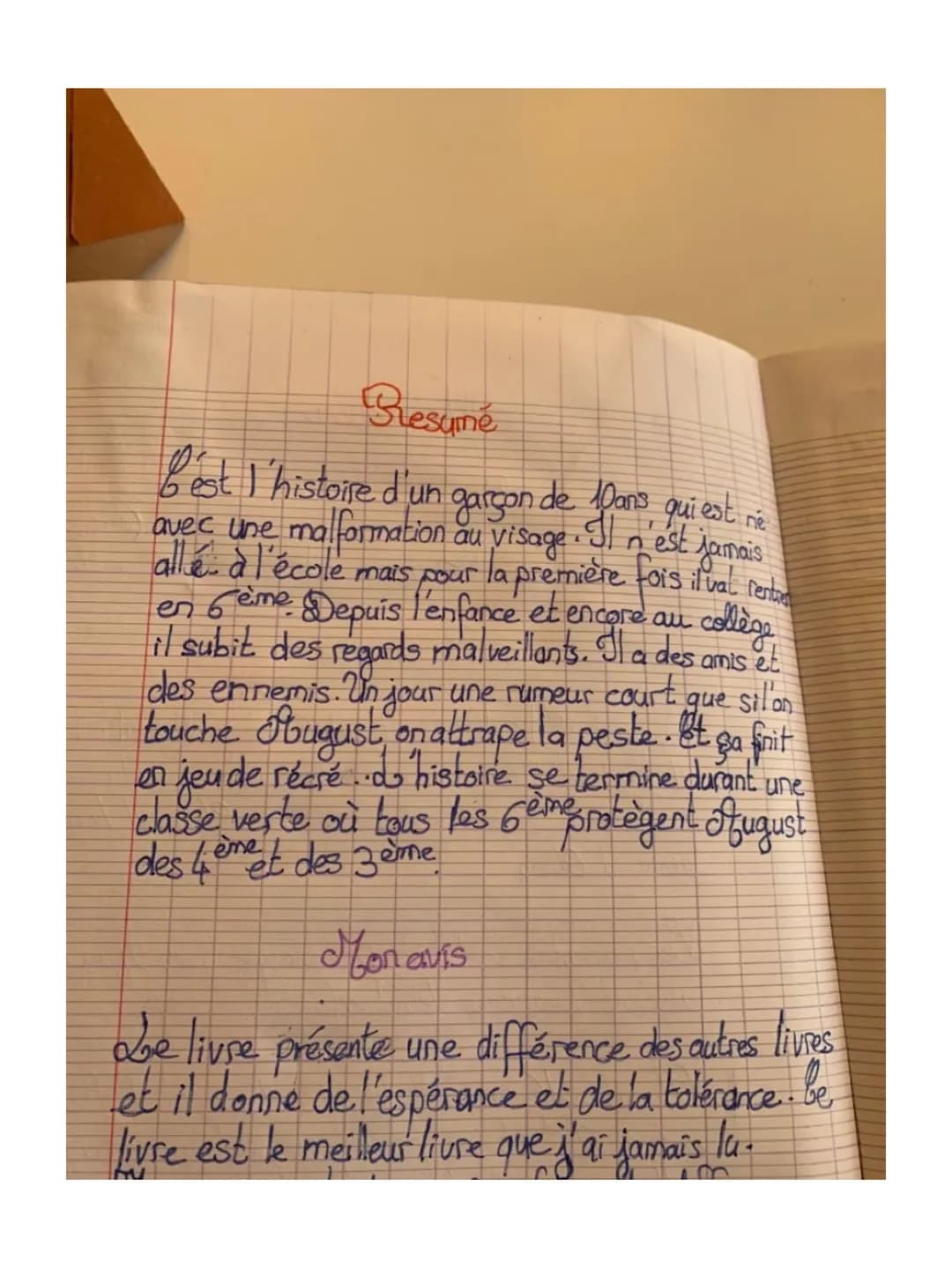 Presumé
best l'histoire d'un garçon de 10 ans qui est né
avec une malformation au visage. Il n'est jamais
alle à l'école mais pour la premiè