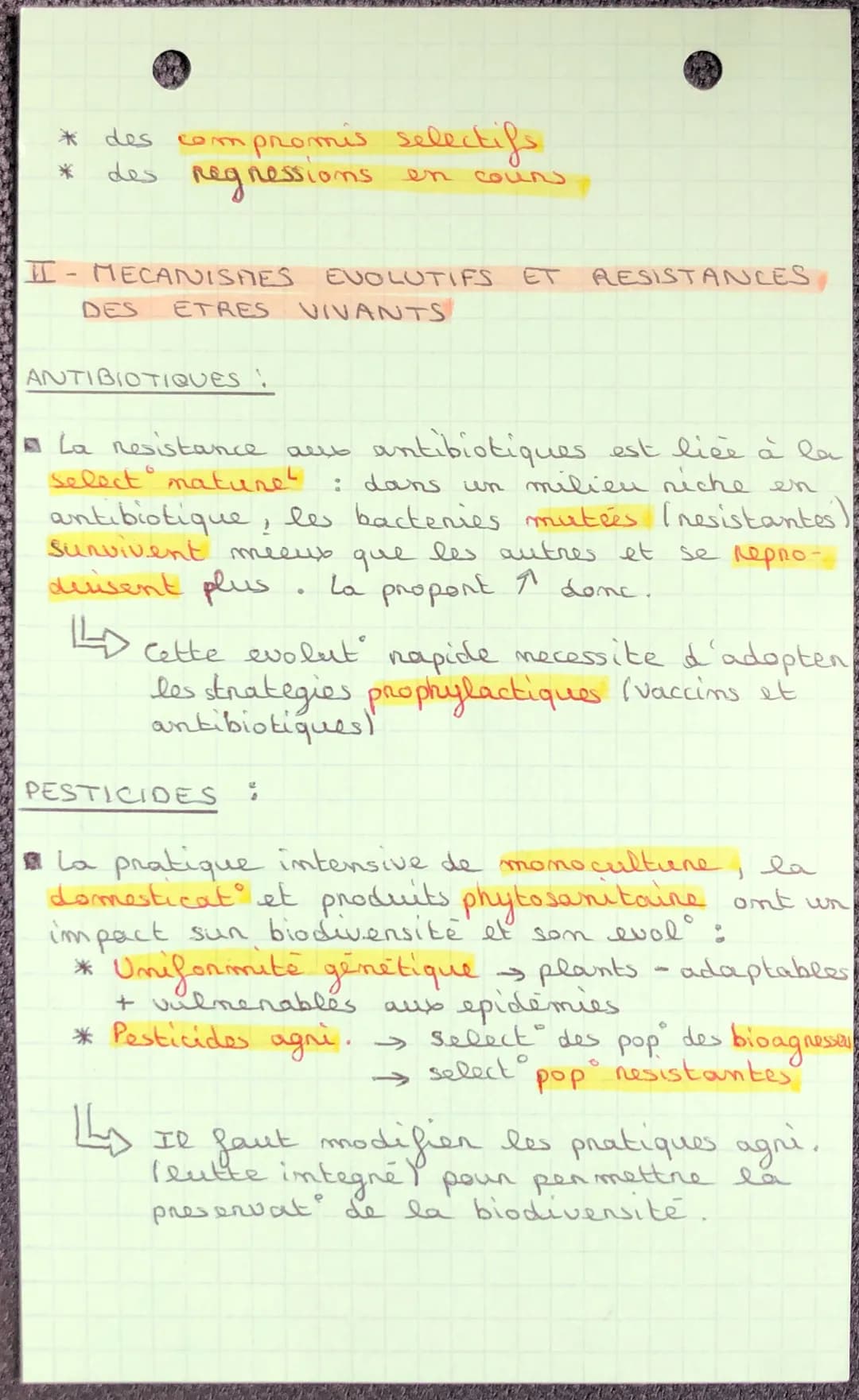 ES
CHAPITRE 2 : L'EVOLUTION
LECTURE.
I
DES TRACES
ANATOMIE
ACTIVITE!
SVT •
DE
COMME
DU MONDE
BILAN!
GRILLE
L'EVOLUTION DANS
NOTRE
• Les cara