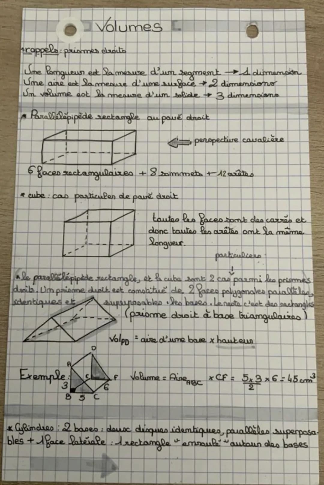 B
Pyramide
Exemple:
Volume cure d'une base x hauteur
d
ܝܣܫܢܘ
Th
0928
JEAR
Volume: TxR² x M
S
(pyramide à base rectangulaire)
Vol pyramide = 