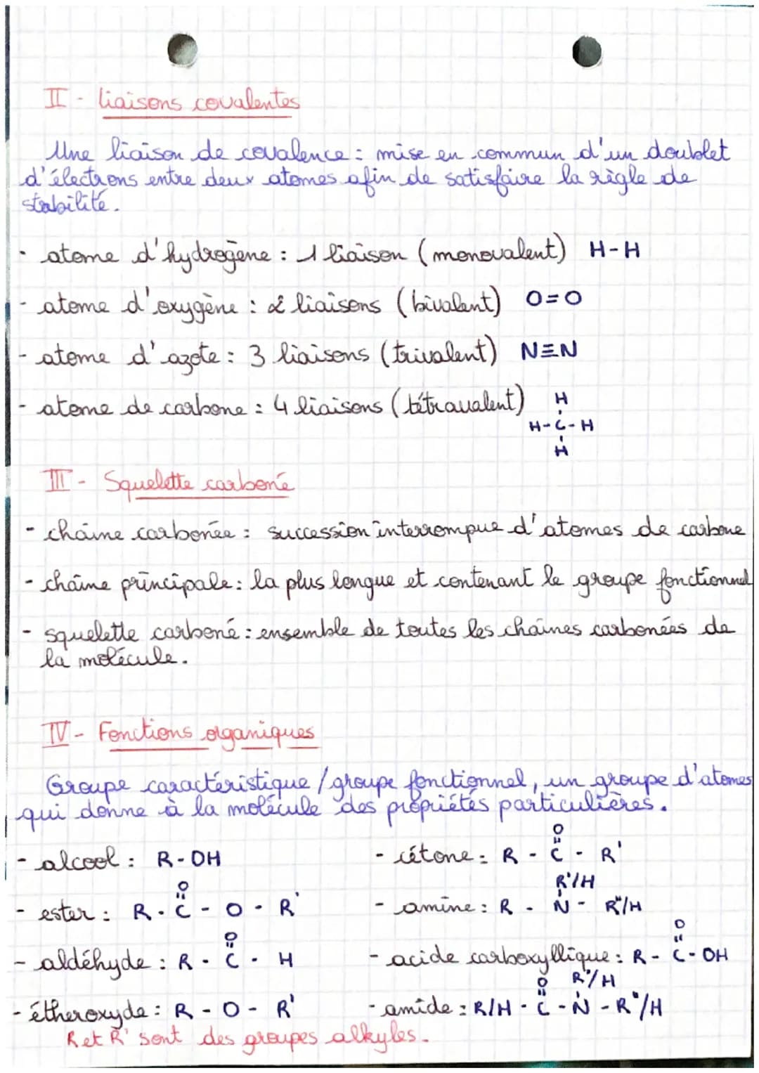 T
• CHIMIE .
Les molecules organiques
I- Représentation des molécules
Une molecule organique : toujours constituée d'atomes de
carbone, d'hy