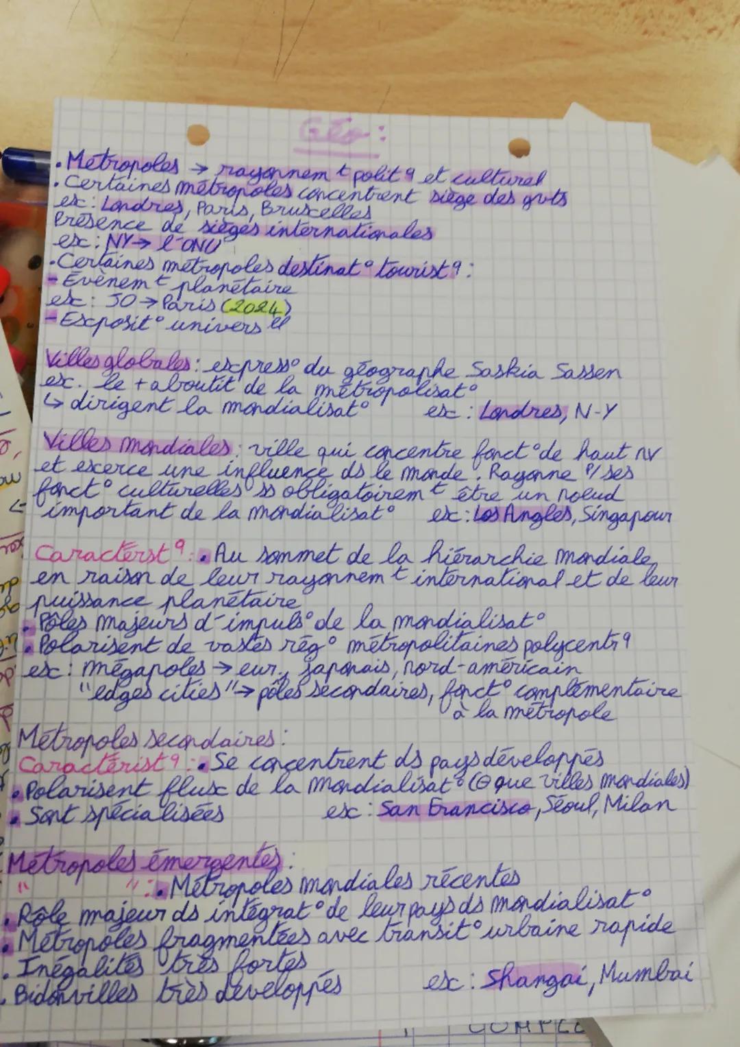 ow
.
• Metropoles → rayonnem & polita et cultural
.
• Certaines métropoles concentrent siège des guts
ex: Londres, Paris, Bruscelles
Présenc