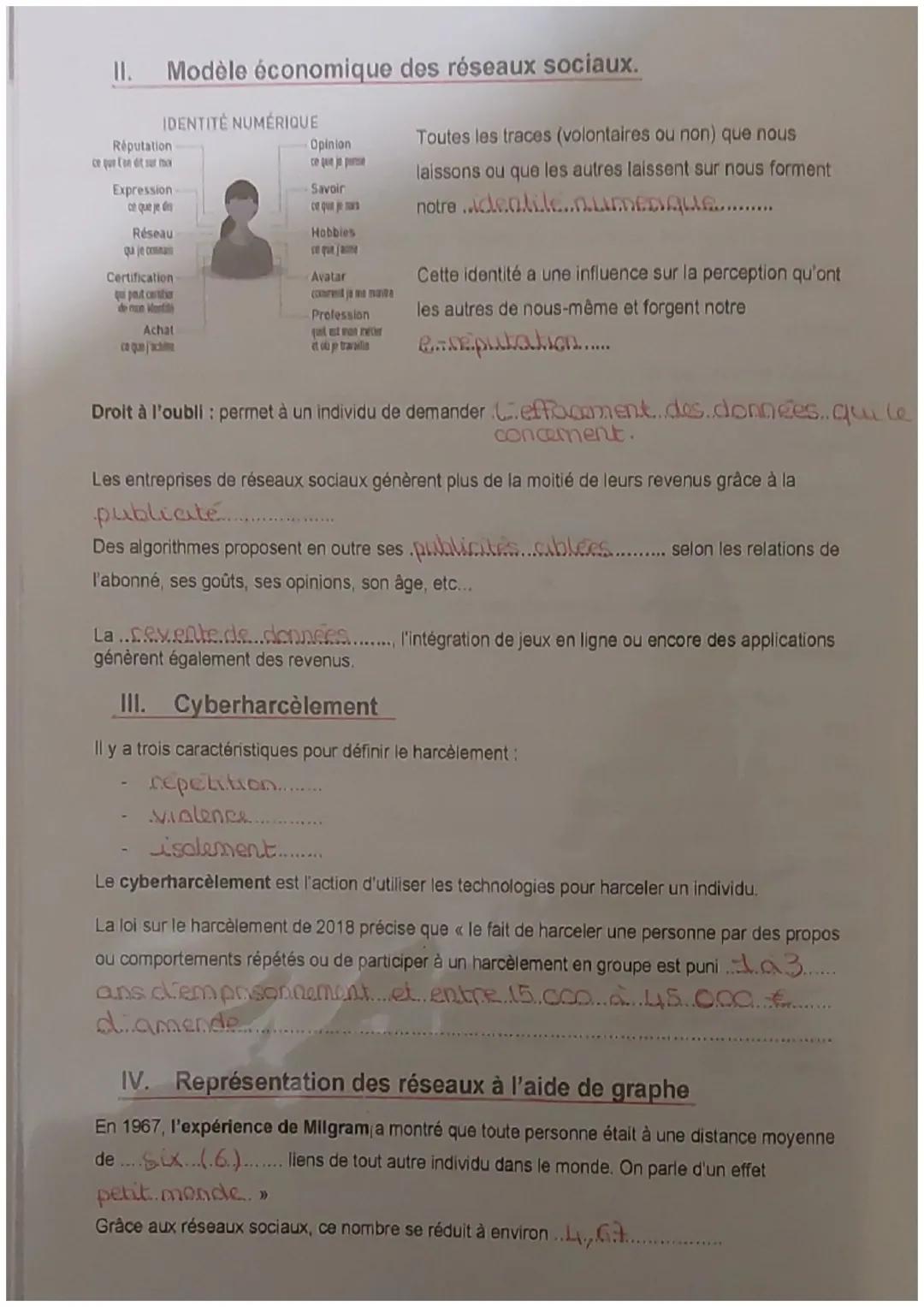 Les réseaux sociaux
I.
Définition
Le média social est basé sur la communication...et.. cacation.de.relation entre les
entre des personnes «