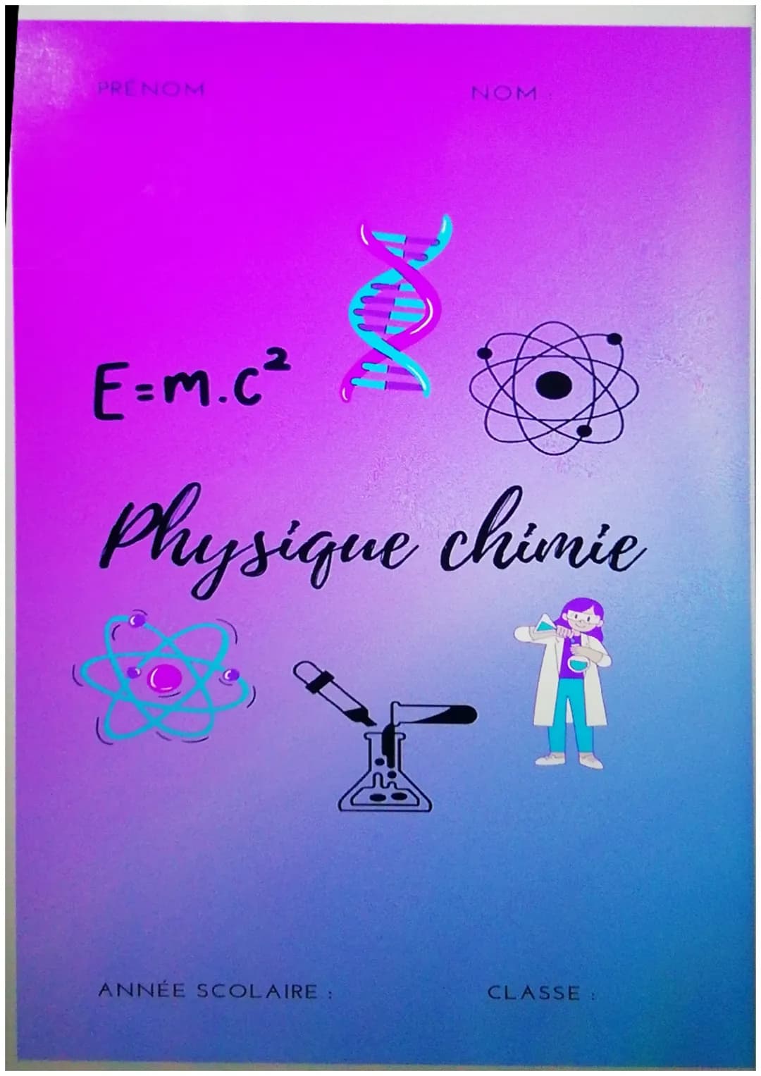 Super idée pour
des pages de
garde ! PRÉNOM :
NOM :
A B C
Français
ANNÉE SCOLAIRE :
CLASSE : PRENOM :
NOM :
Anglais
hello
ANNÉE SC